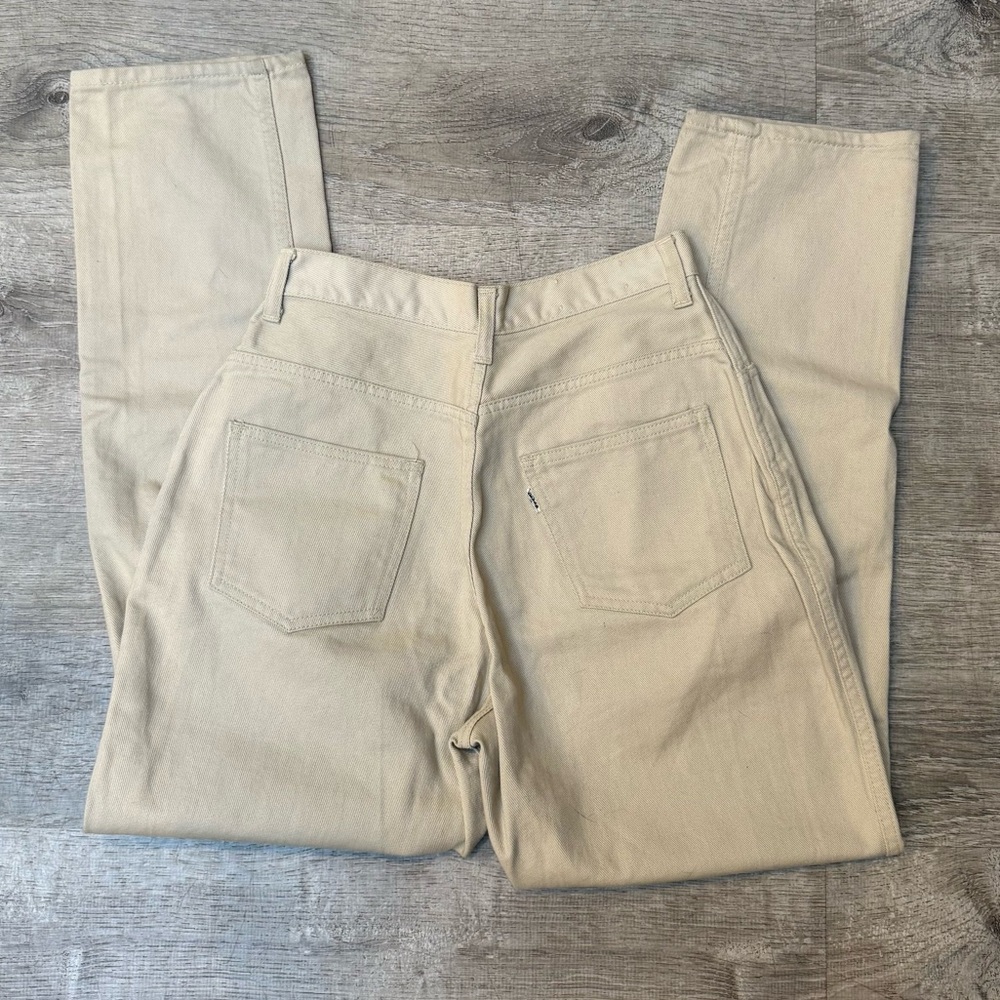 Vintage White Tab Beige Levi Jeans